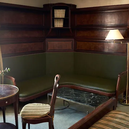 Langlois Hotel