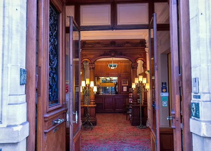 オテル ラングロワ 3*