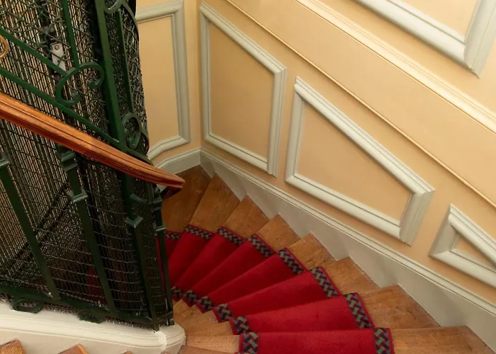 オテル ラングロワ 3*