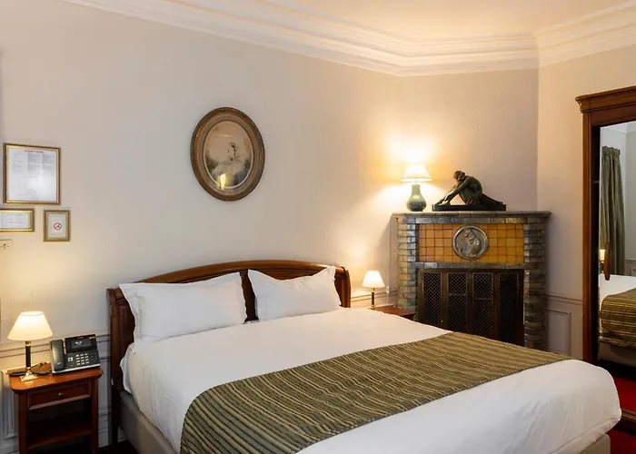 オテル ラングロワ 3*