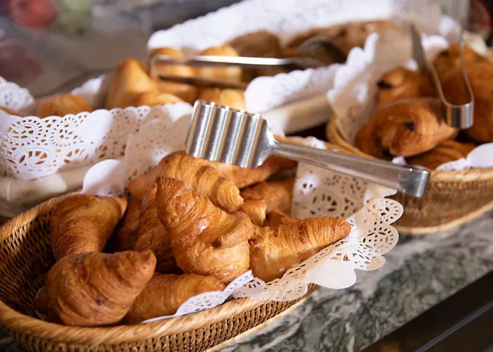 オテル ラングロワ ホテル 3*